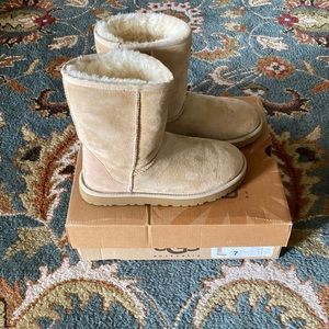 Ugg Classic Short in Sand
